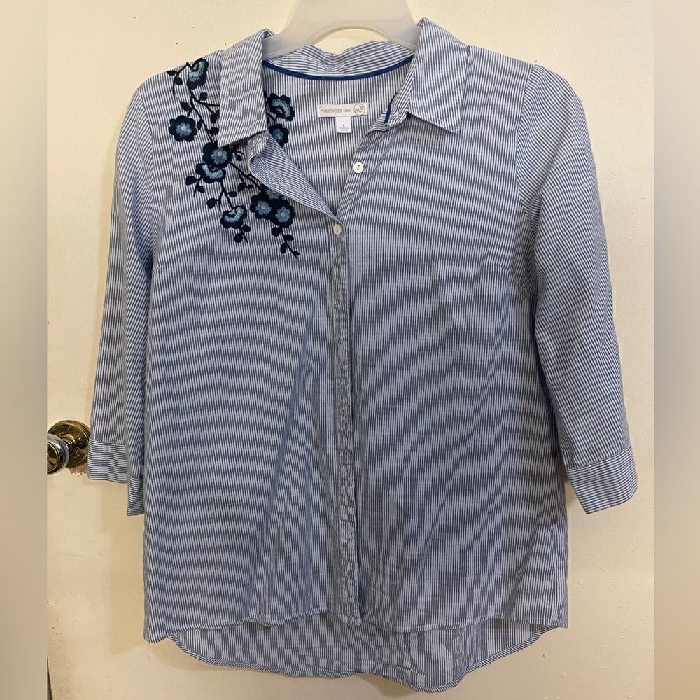 Women’s WESTPORT 1962 Embroidered button-down shirt. Size large.